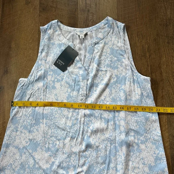 Women's Crown & Ivy Blue White Floral Sleeveless Tank Top L - Picture 8 of 12